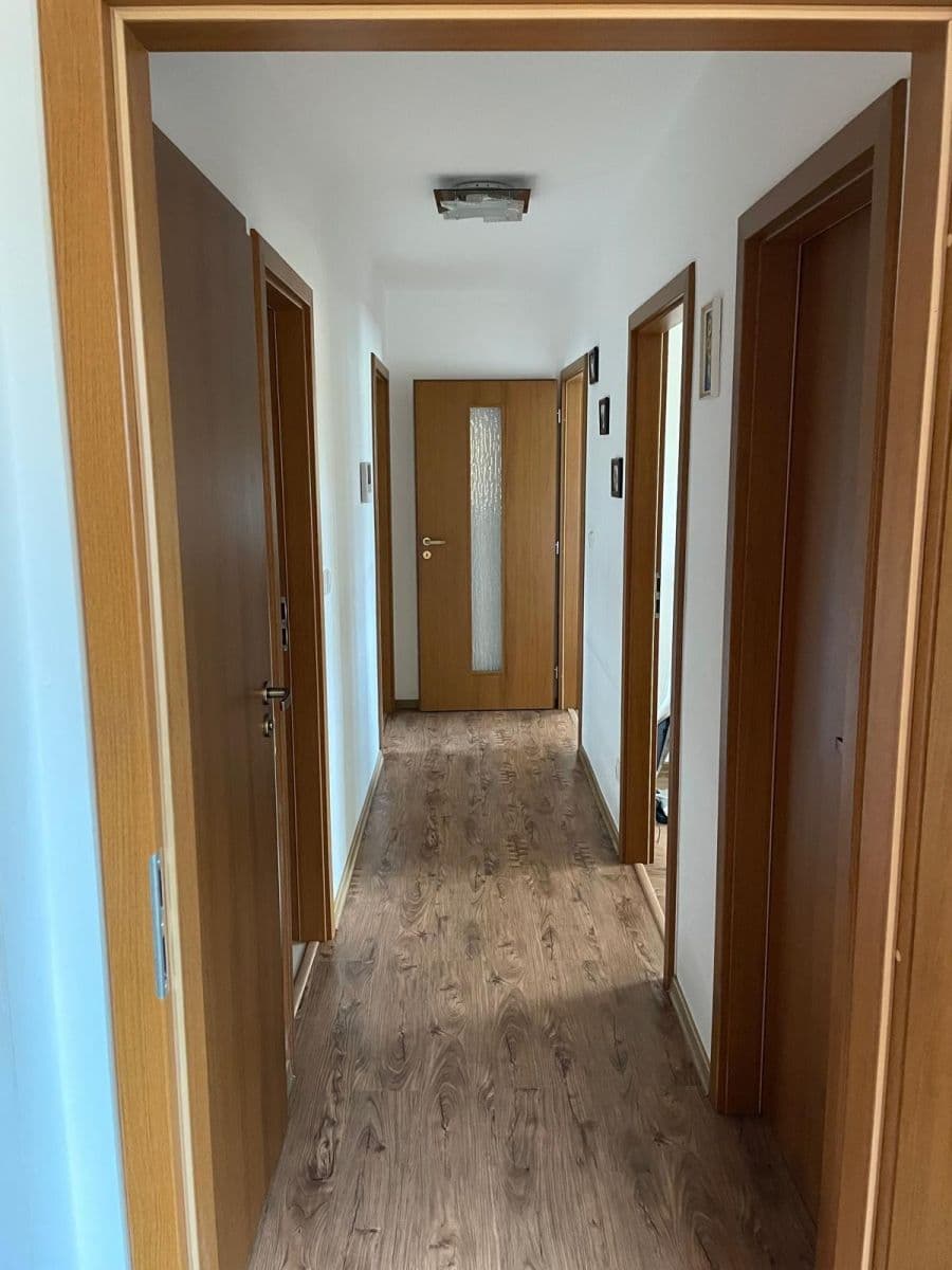 Pronájem domu 255 m², pozemek 477 m², Na Lipce, Mirošovice, Středočeský kraj Pronájem domu 255 m², pozemek 477 m², Na Lipce, Mirošovice, Středočeský kraj