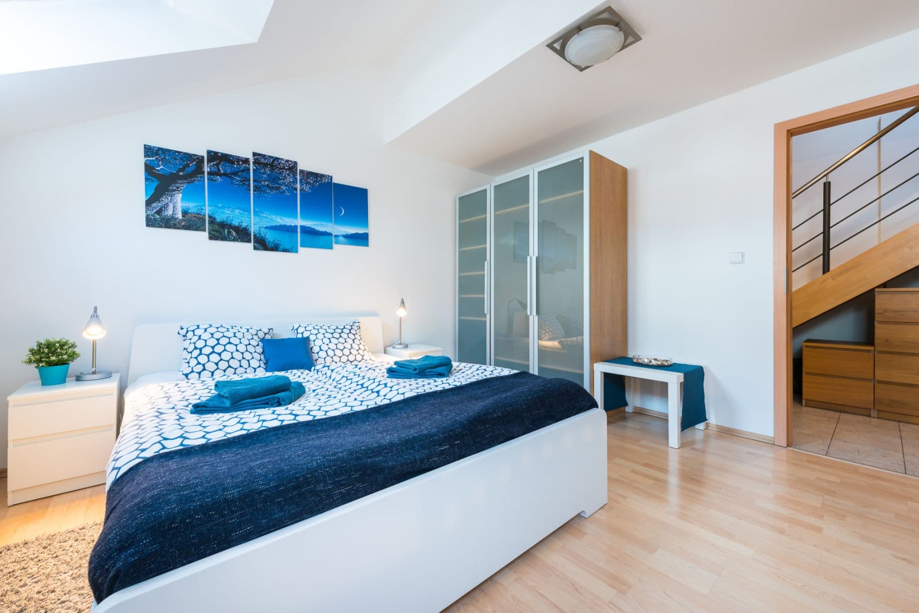 Pronájem bytu 135 m², Hálkova, Praha, Praha Pronájem bytu 135 m², Hálkova, Praha, Praha