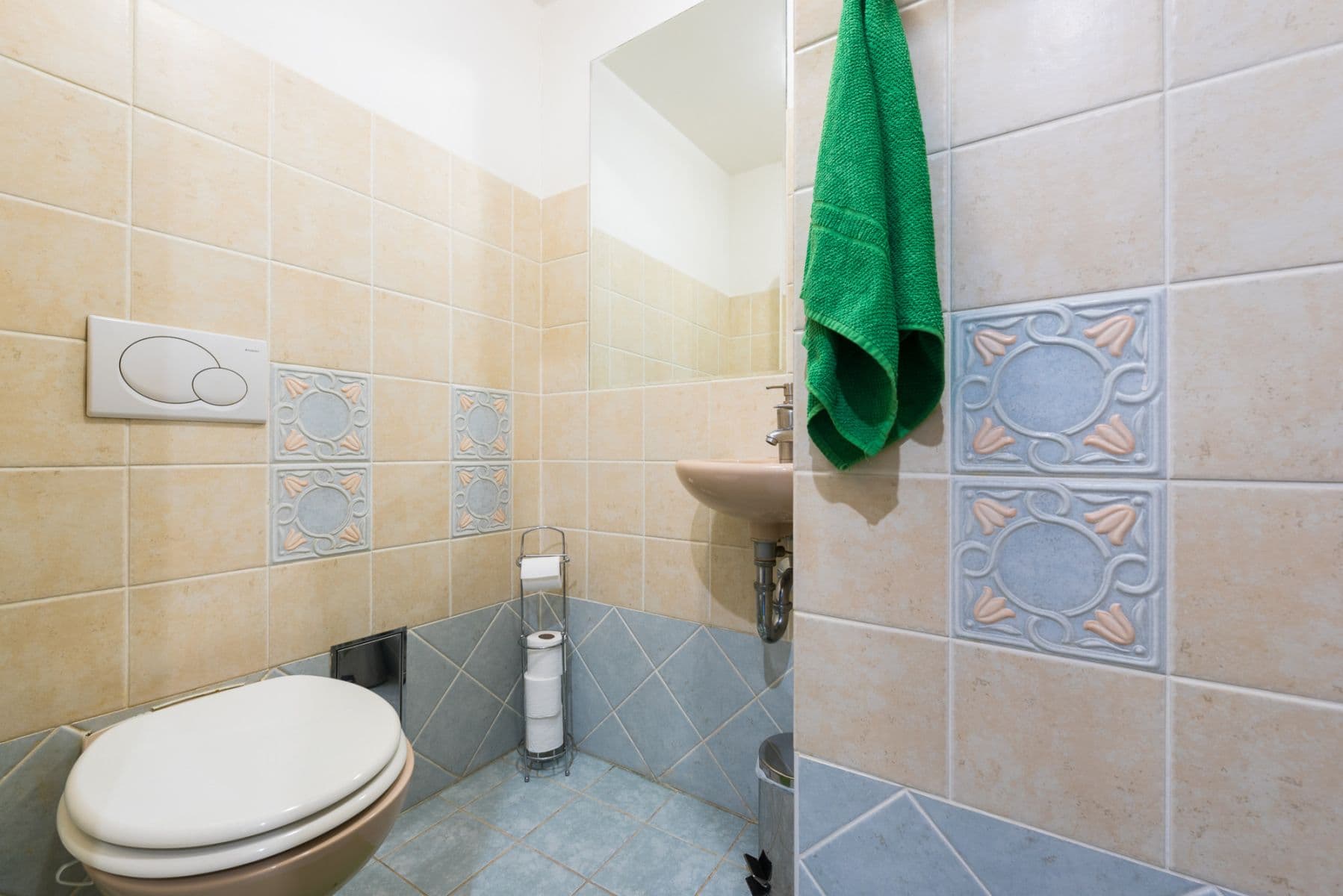 Pronájem bytu 135 m², Hálkova, Praha, Praha Pronájem bytu 135 m², Hálkova, Praha, Praha
