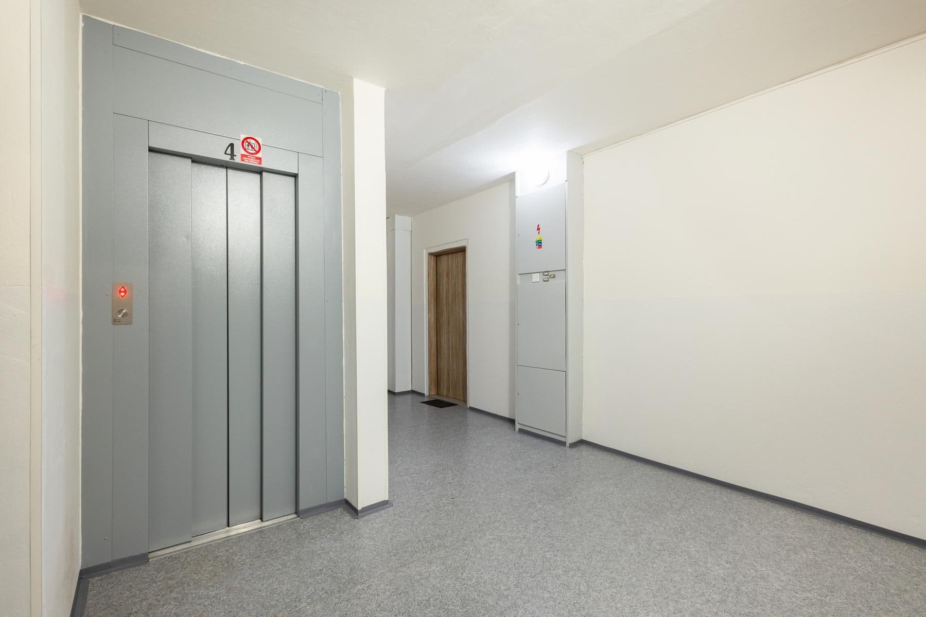 Prodej bytu 3+1 76 m², V Bažantnici, Kladno, Středočeský kraj Prodej bytu 3+1 76 m², V Bažantnici, Kladno, Středočeský kraj