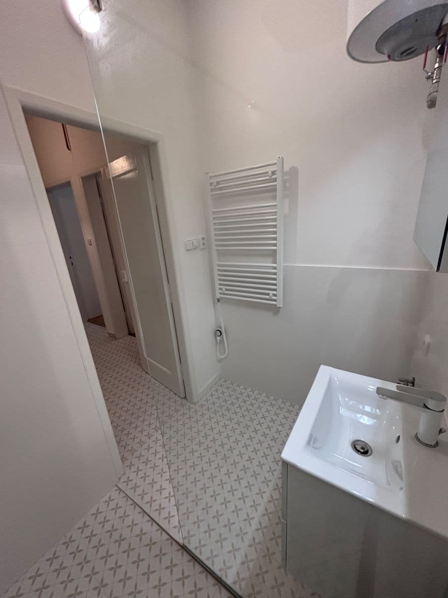 Pronájem bytu 2+kk 41 m², Madridská, Praha, Praha Pronájem bytu 2+kk 41 m², Madridská, Praha, Praha