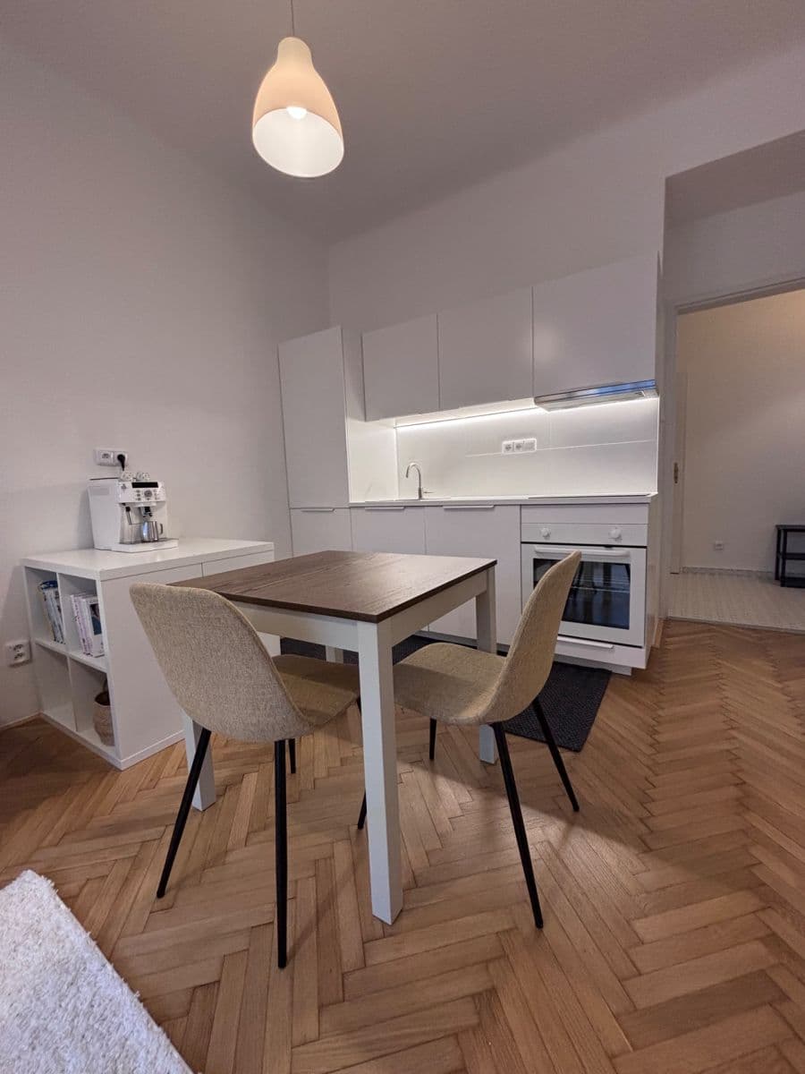 Pronájem bytu 2+kk 41 m², Madridská, Praha, Praha Pronájem bytu 2+kk 41 m², Madridská, Praha, Praha