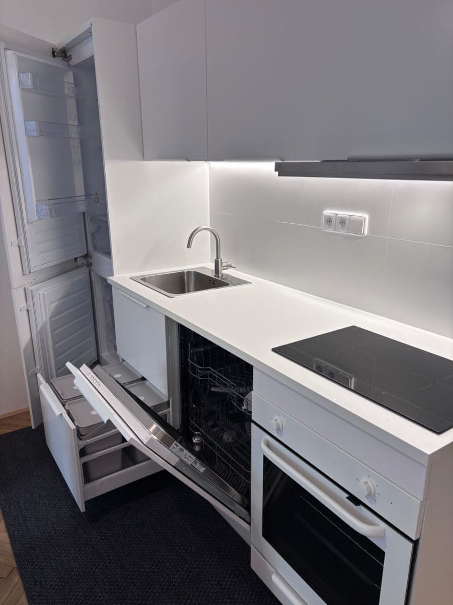 Pronájem bytu 2+kk 41 m², Madridská, Praha, Praha Pronájem bytu 2+kk 41 m², Madridská, Praha, Praha