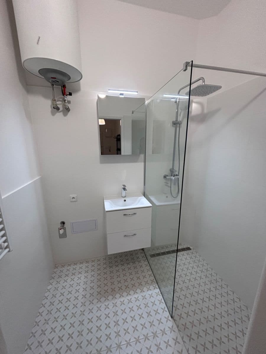 Pronájem bytu 2+kk 41 m², Madridská, Praha, Praha Pronájem bytu 2+kk 41 m², Madridská, Praha, Praha