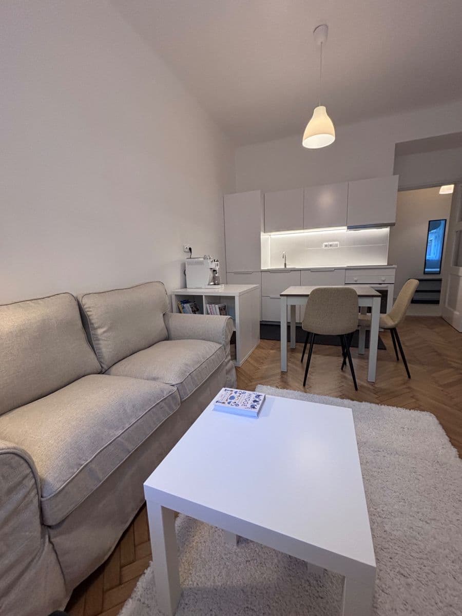 Pronájem bytu 2+kk 41 m², Madridská, Praha, Praha Pronájem bytu 2+kk 41 m², Madridská, Praha, Praha