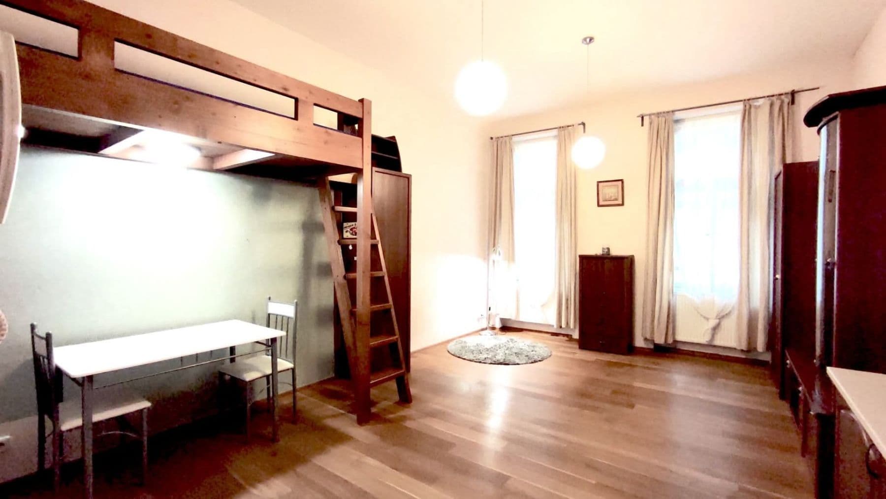 Pronájem bytu 1+kk 30 m², Tyršova, Praha, Praha Pronájem bytu 1+kk 30 m², Tyršova, Praha, Praha
