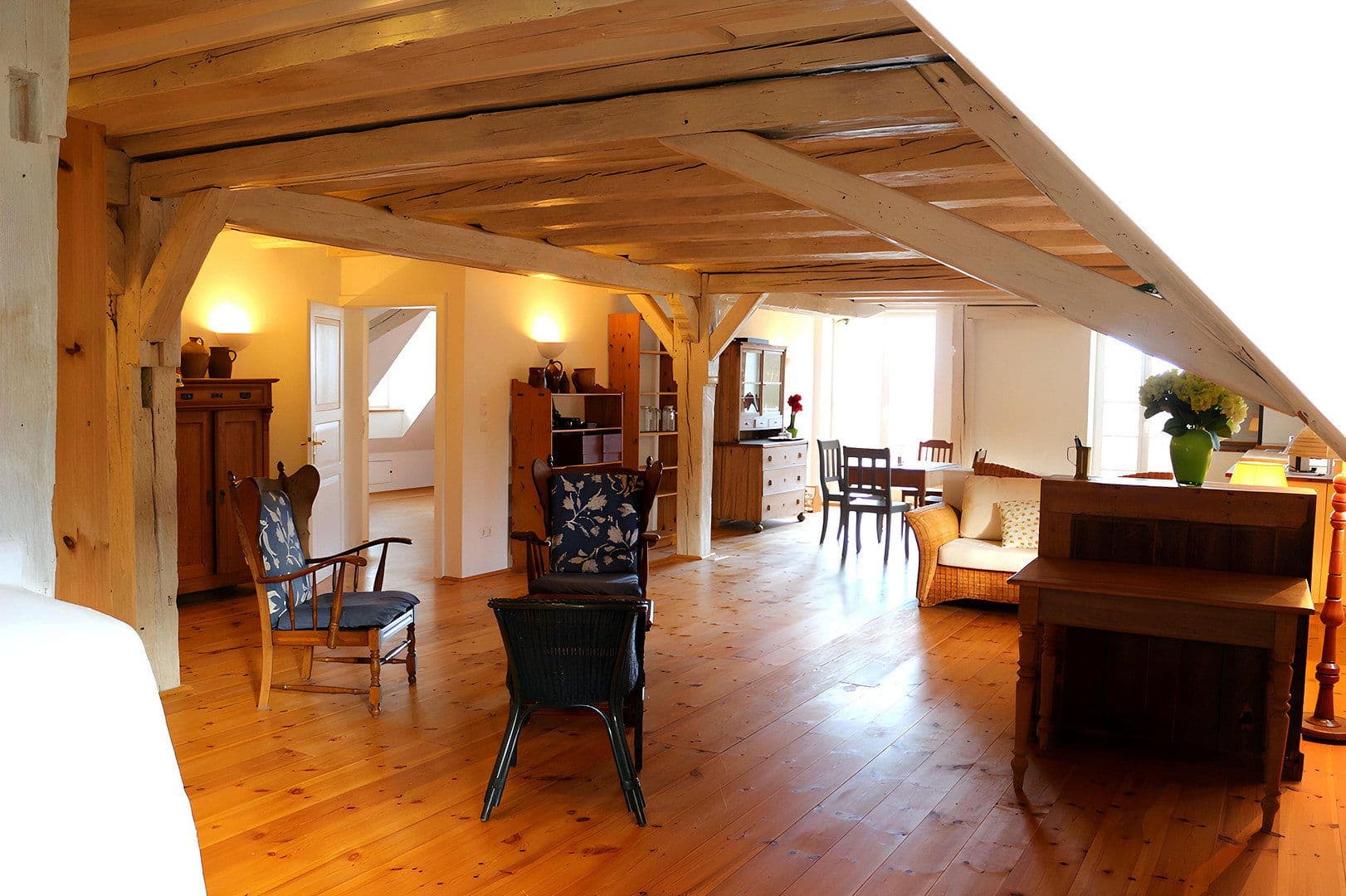 Pronájem bytu 3+1 130 m², Schlossberg 22, Oberstadion, Bádensko-Württembersko Pronájem bytu 3+1 130 m², Schlossberg 22, Oberstadion, Bádensko-Württembersko