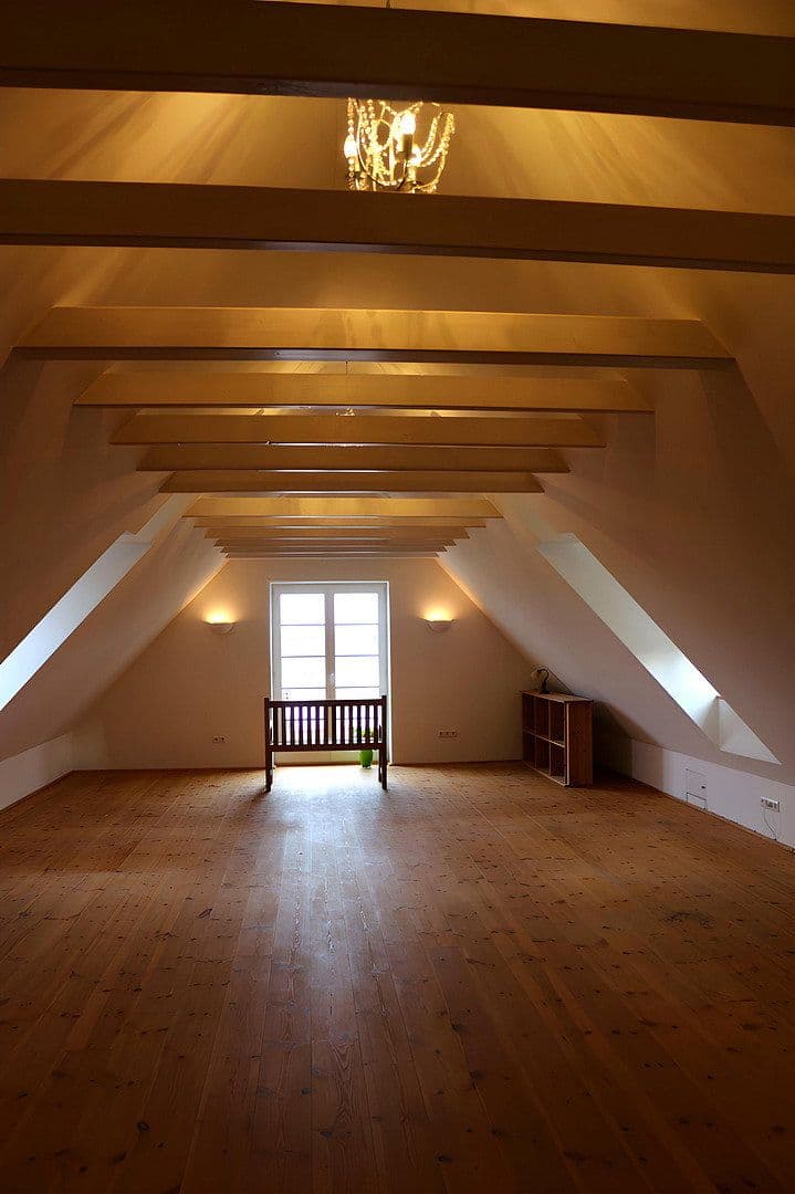 Pronájem bytu 3+1 130 m², Schlossberg 22, Oberstadion, Bádensko-Württembersko Pronájem bytu 3+1 130 m², Schlossberg 22, Oberstadion, Bádensko-Württembersko