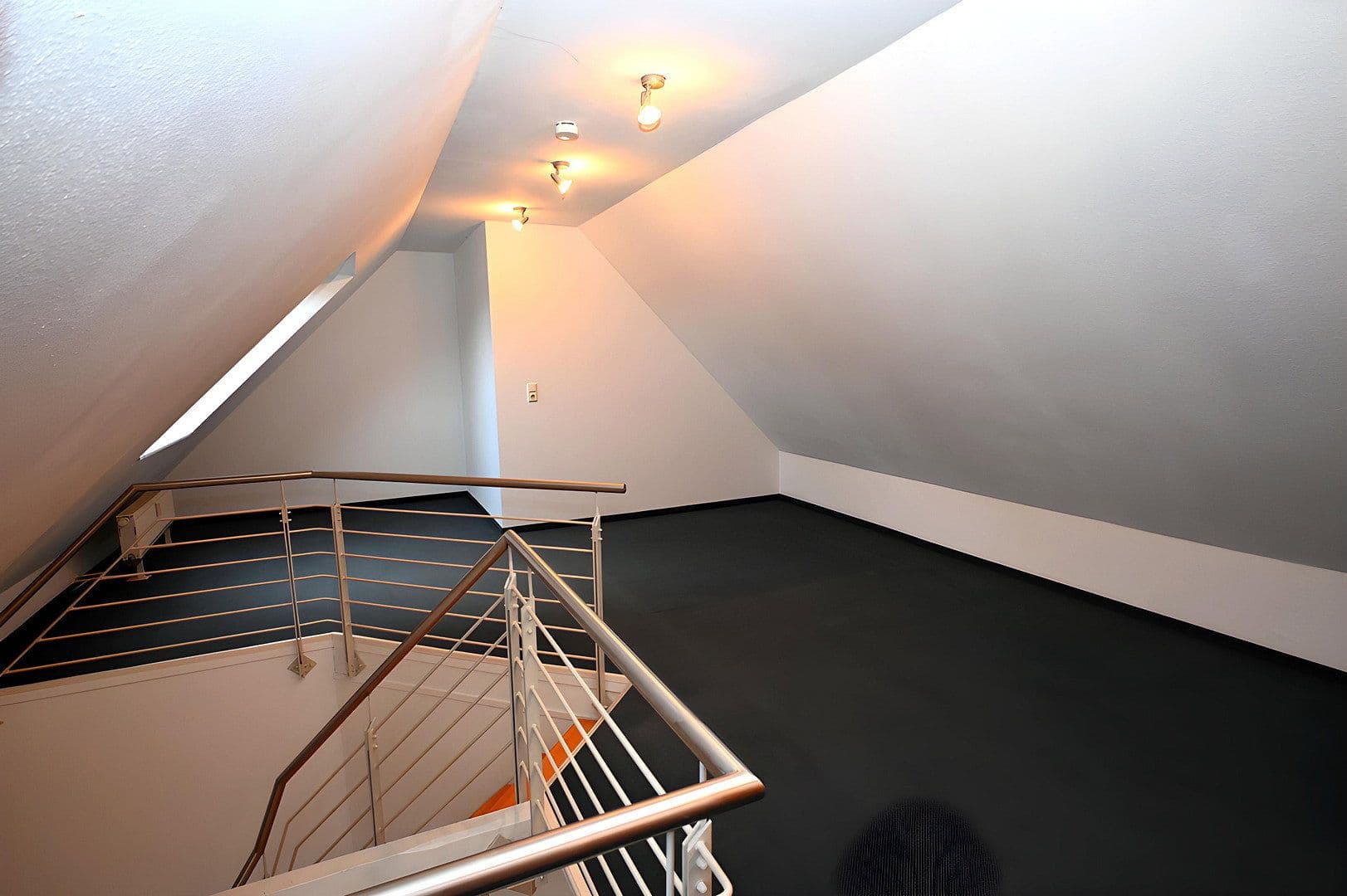 Pronájem bytu 2+kk 87 m², Helstorfer Straße 29, Hannover, Dolní Sasko Pronájem bytu 2+kk 87 m², Helstorfer Straße 29, Hannover, Dolní Sasko