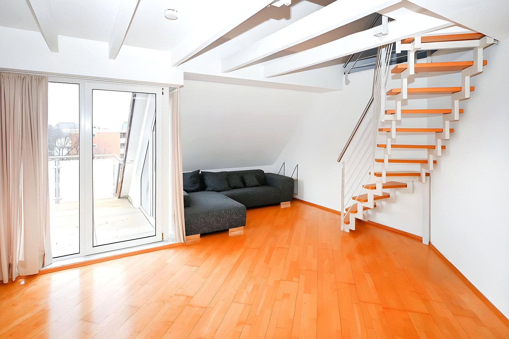 Pronájem bytu 2+kk 87 m², Helstorfer Straße 29, Hannover, Dolní Sasko Pronájem bytu 2+kk 87 m², Helstorfer Straße 29, Hannover, Dolní Sasko