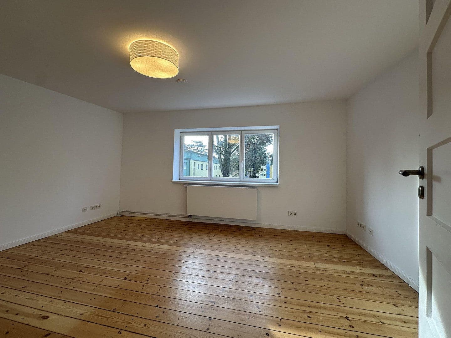 Prodej domu 115 m², pozemek 165 m², Hochsitzweg 99, Berlin, Berlín Prodej domu 115 m², pozemek 165 m², Hochsitzweg 99, Berlin, Berlín