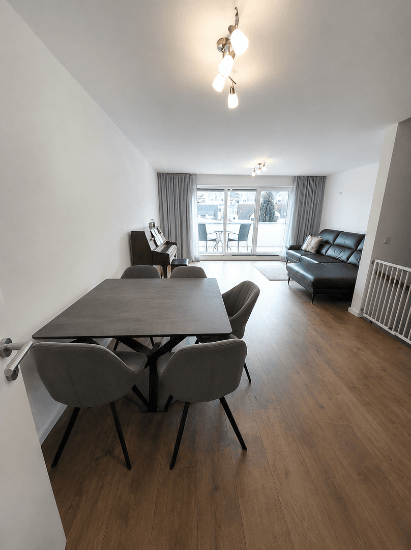 Prodej domu 125 m², pozemek 162 m², Grafenau, Bádensko-Württembersko Prodej domu 125 m², pozemek 162 m², Grafenau, Bádensko-Württembersko