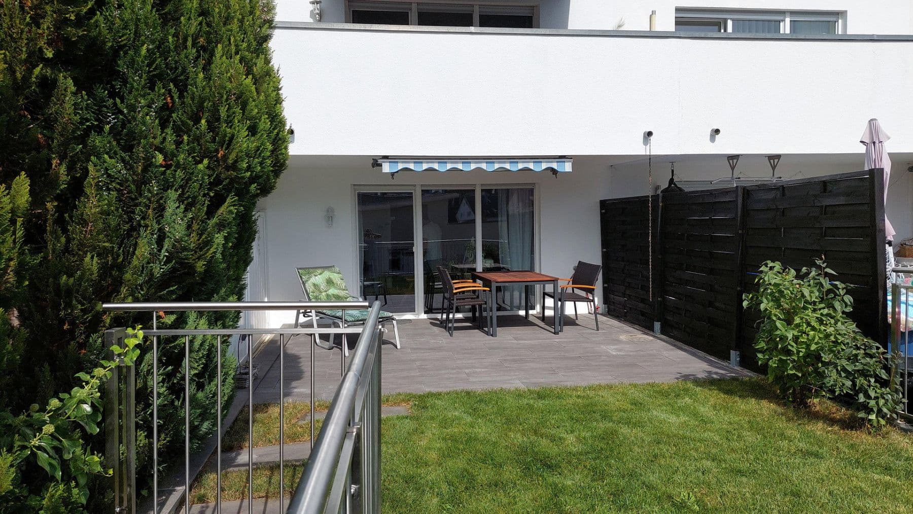 Prodej domu 125 m², pozemek 162 m², Grafenau, Bádensko-Württembersko Prodej domu 125 m², pozemek 162 m², Grafenau, Bádensko-Württembersko