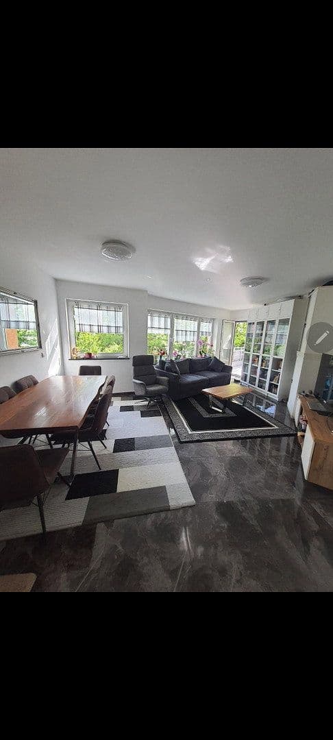 Prodej bytu 3+1 84 m², Schwabbacherstr.15, Stuttgart, Bádensko-Württembersko Prodej bytu 3+1 84 m², Schwabbacherstr.15, Stuttgart, Bádensko-Württembersko