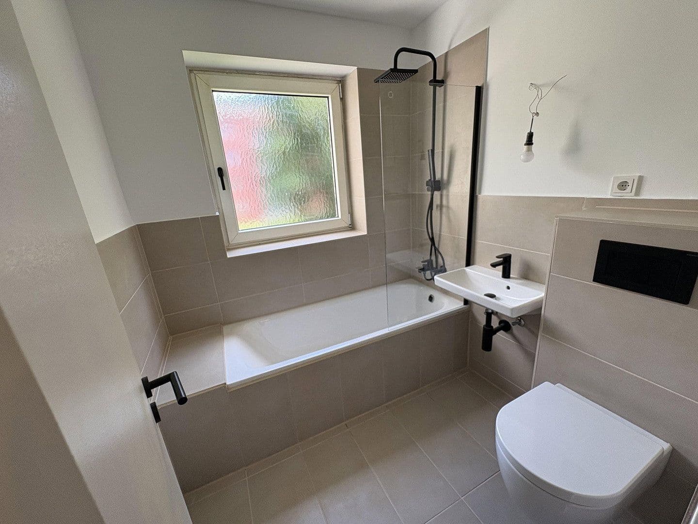 Prodej bytu 2+1 54 m², Daimlerstraße 3, Köln, Severní Porýní-Vestfálsko Prodej bytu 2+1 54 m², Daimlerstraße 3, Köln, Severní Porýní-Vestfálsko