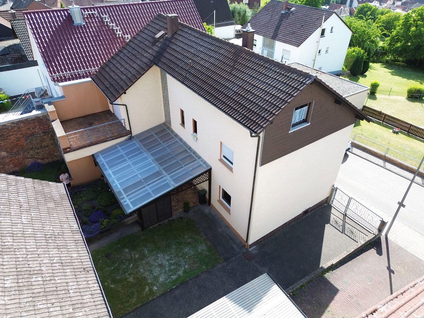 Prodej domu 160 m², pozemek 1.492 m², Lützelbach, Hessen Prodej domu 160 m², pozemek 1.492 m², Lützelbach, Hessen