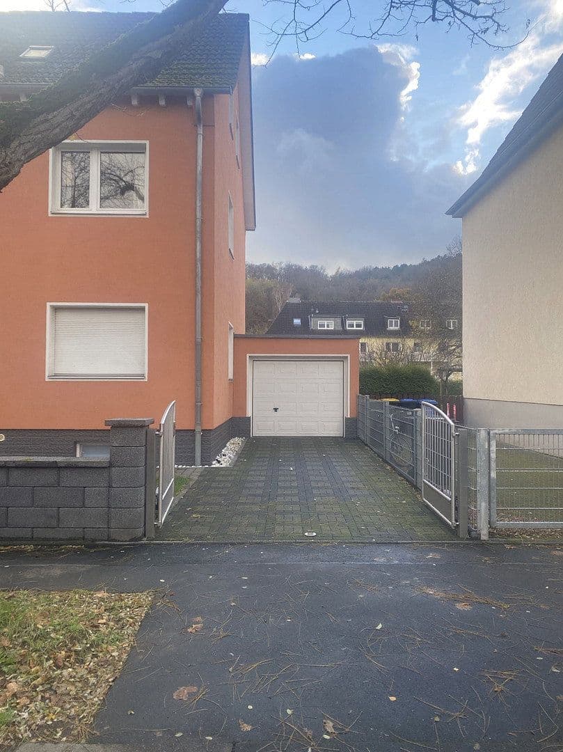 Prodej domu 209 m², pozemek 657 m², Truchseßstraße 83, Bonn, Severní Porýní-Vestfálsko Prodej domu 209 m², pozemek 657 m², Truchseßstraße 83, Bonn, Severní Porýní-Vestfálsko