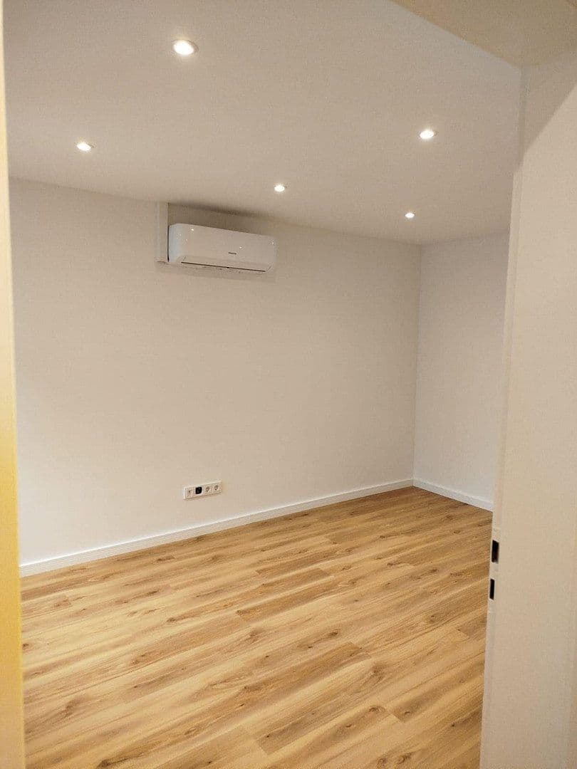 Pronájem bytu 2+1 45 m², Oberdorfstraße 33, Düsseldorf, Severní Porýní-Vestfálsko Pronájem bytu 2+1 45 m², Oberdorfstraße 33, Düsseldorf, Severní Porýní-Vestfálsko