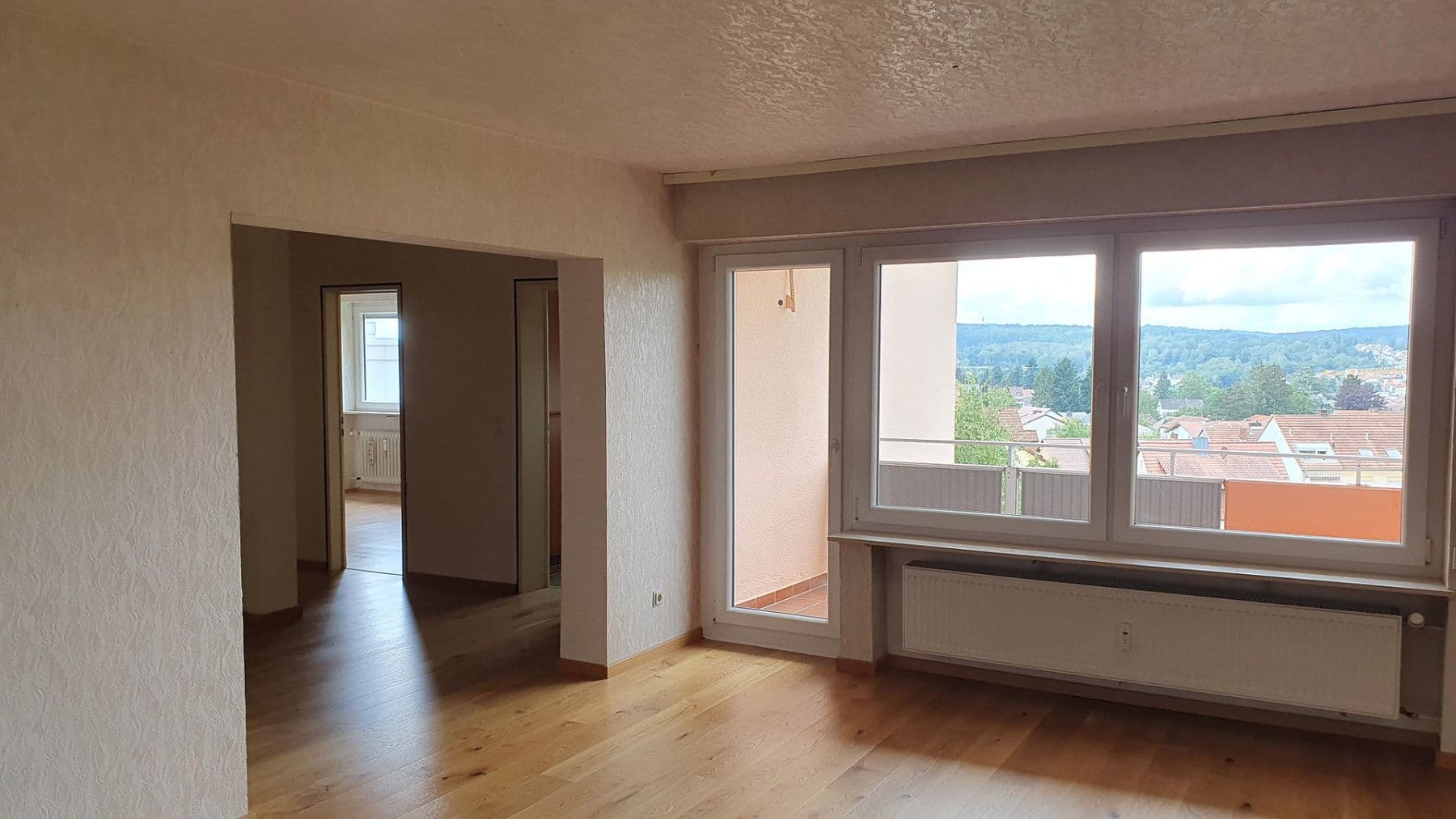 Pronájem bytu 3+1 87 m², Saarbrücken, Země Sársko Pronájem bytu 3+1 87 m², Saarbrücken, Země Sársko