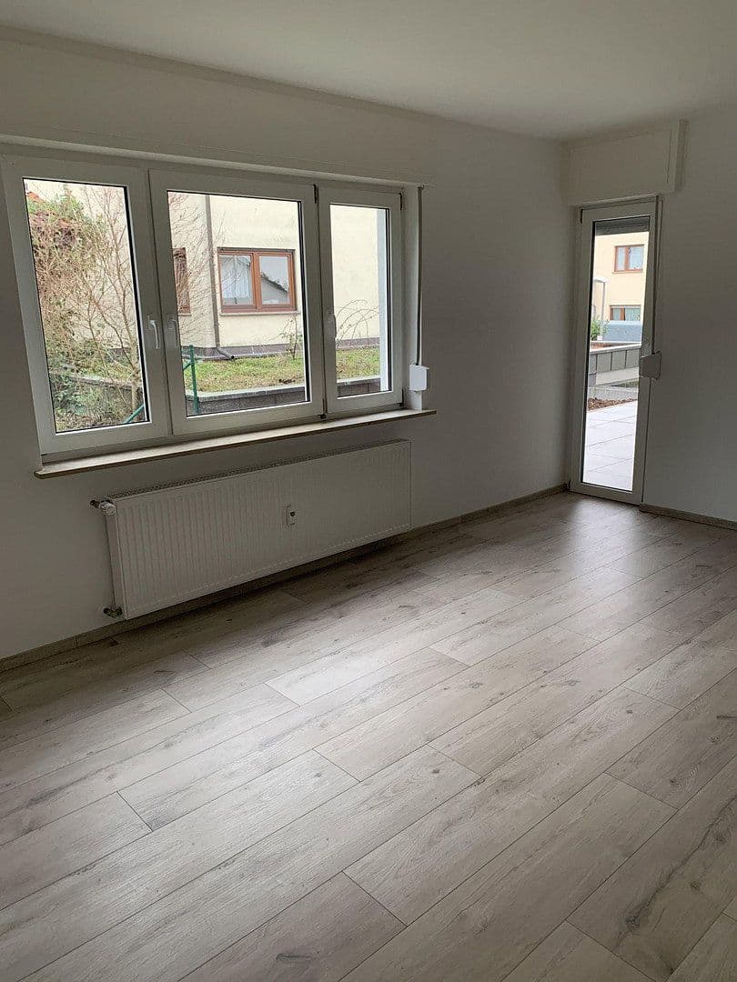 Pronájem bytu 3+1 100 m², Bruchsal, Bádensko-Württembersko Pronájem bytu 3+1 100 m², Bruchsal, Bádensko-Württembersko