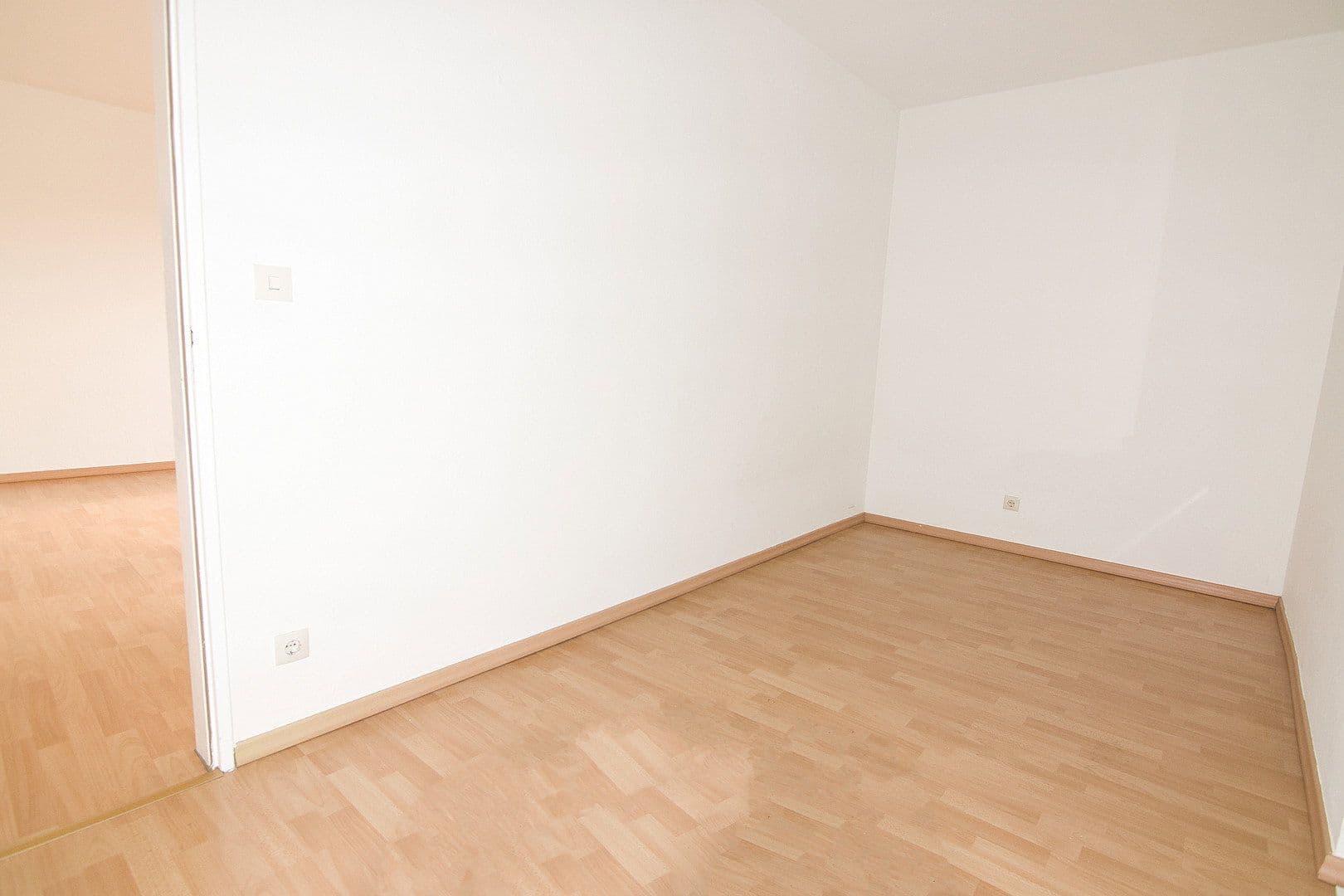 Pronájem bytu 2+1 44 m², Schwarzwaldstraße 49, Mörfelden-Walldorf, Hessen Pronájem bytu 2+1 44 m², Schwarzwaldstraße 49, Mörfelden-Walldorf, Hessen