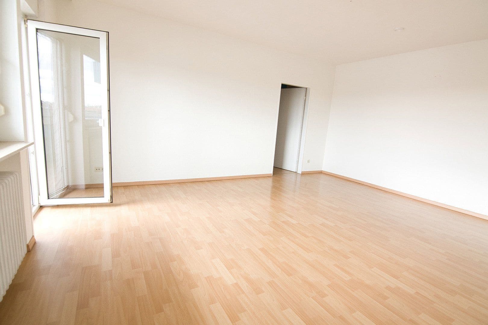 Pronájem bytu 2+1 44 m², Schwarzwaldstraße 49, Mörfelden-Walldorf, Hessen Pronájem bytu 2+1 44 m², Schwarzwaldstraße 49, Mörfelden-Walldorf, Hessen