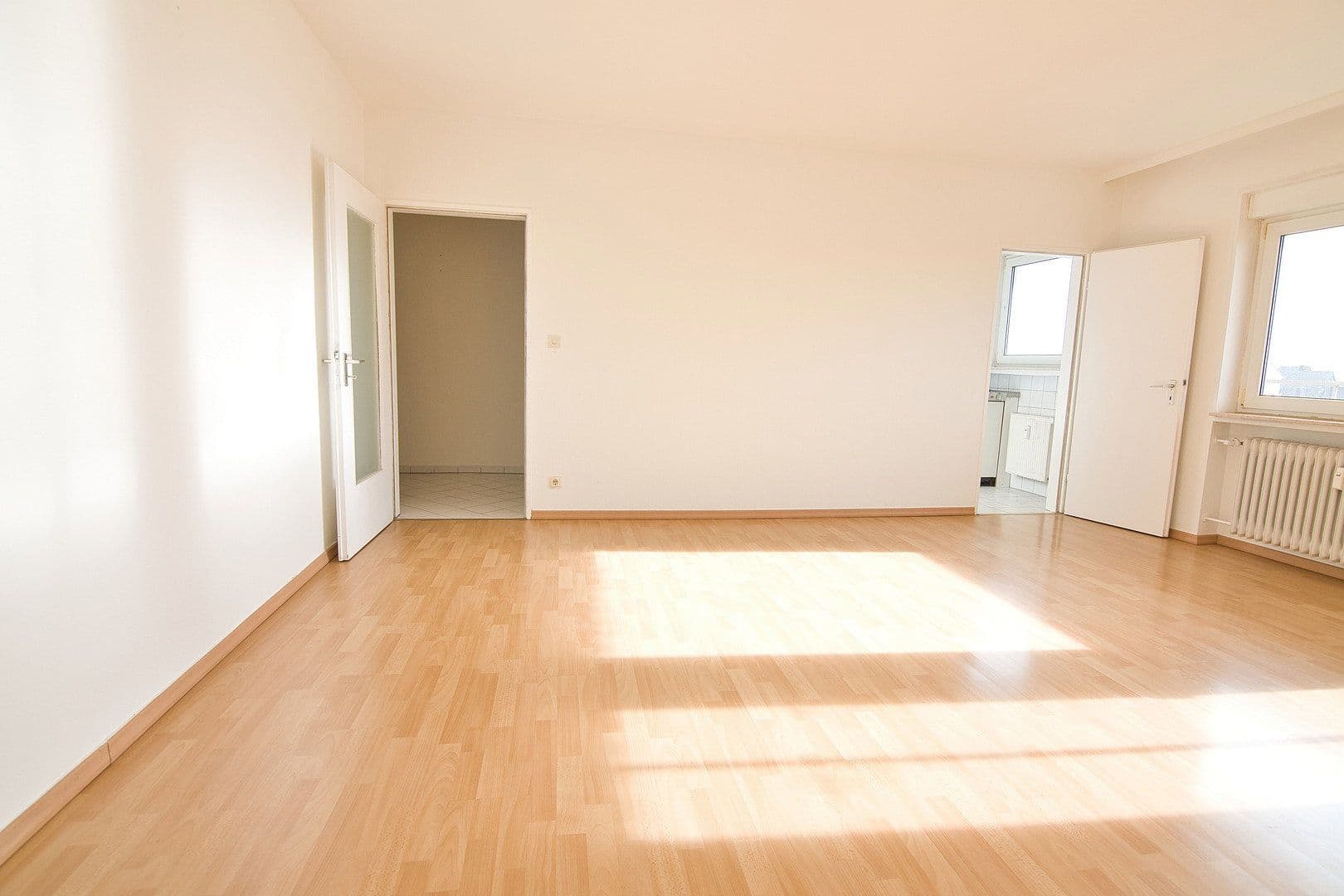 Pronájem bytu 2+1 44 m², Schwarzwaldstraße 49, Mörfelden-Walldorf, Hessen Pronájem bytu 2+1 44 m², Schwarzwaldstraße 49, Mörfelden-Walldorf, Hessen