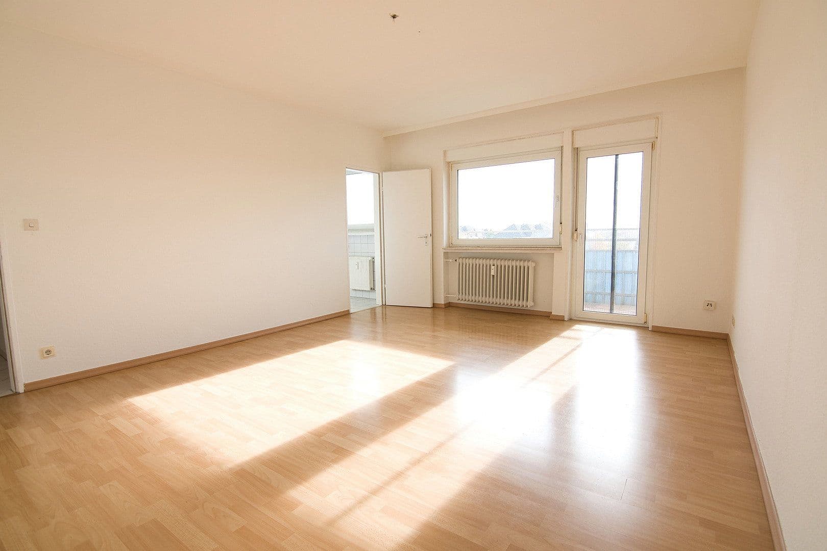 Pronájem bytu 2+1 44 m², Schwarzwaldstraße 49, Mörfelden-Walldorf, Hessen Pronájem bytu 2+1 44 m², Schwarzwaldstraße 49, Mörfelden-Walldorf, Hessen