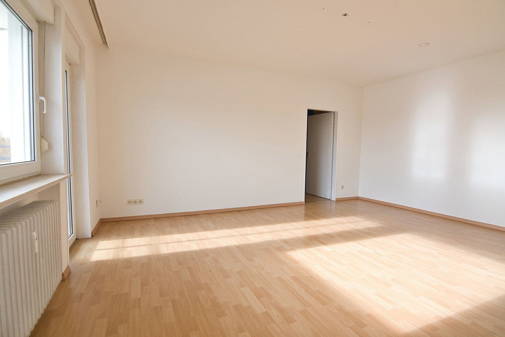 Pronájem bytu 2+1 44 m², Schwarzwaldstraße 49, Mörfelden-Walldorf, Hessen Pronájem bytu 2+1 44 m², Schwarzwaldstraße 49, Mörfelden-Walldorf, Hessen