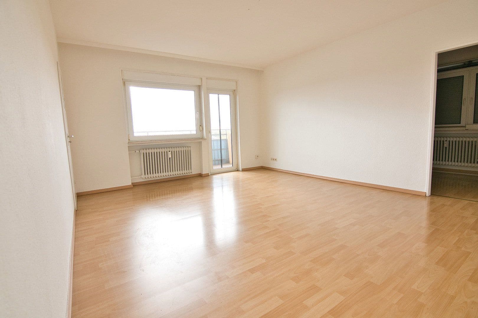 Pronájem bytu 2+1 44 m², Schwarzwaldstraße 49, Mörfelden-Walldorf, Hessen Pronájem bytu 2+1 44 m², Schwarzwaldstraße 49, Mörfelden-Walldorf, Hessen