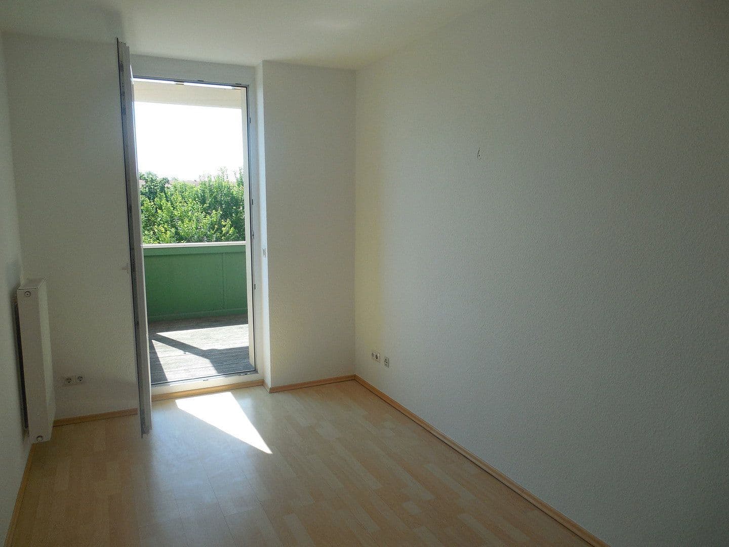 Pronájem bytu 2+1 60 m², Rousseaustr. 17, Starohrad, Durynsko Pronájem bytu 2+1 60 m², Rousseaustr. 17, Starohrad, Durynsko
