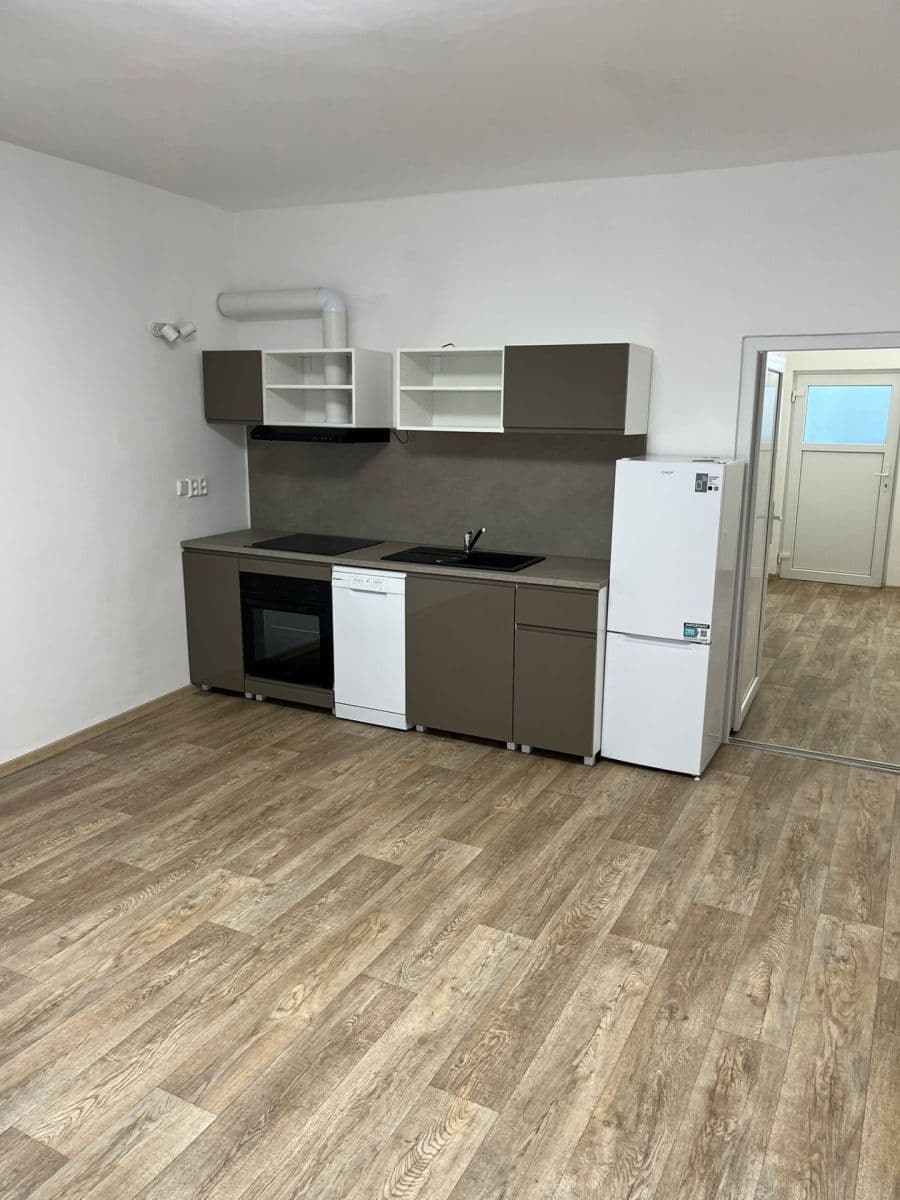 Pronájem bytu 1+kk 40 m², Klášterská, Jindřichův Hradec, Jihočeský kraj Pronájem bytu 1+kk 40 m², Klášterská, Jindřichův Hradec, Jihočeský kraj