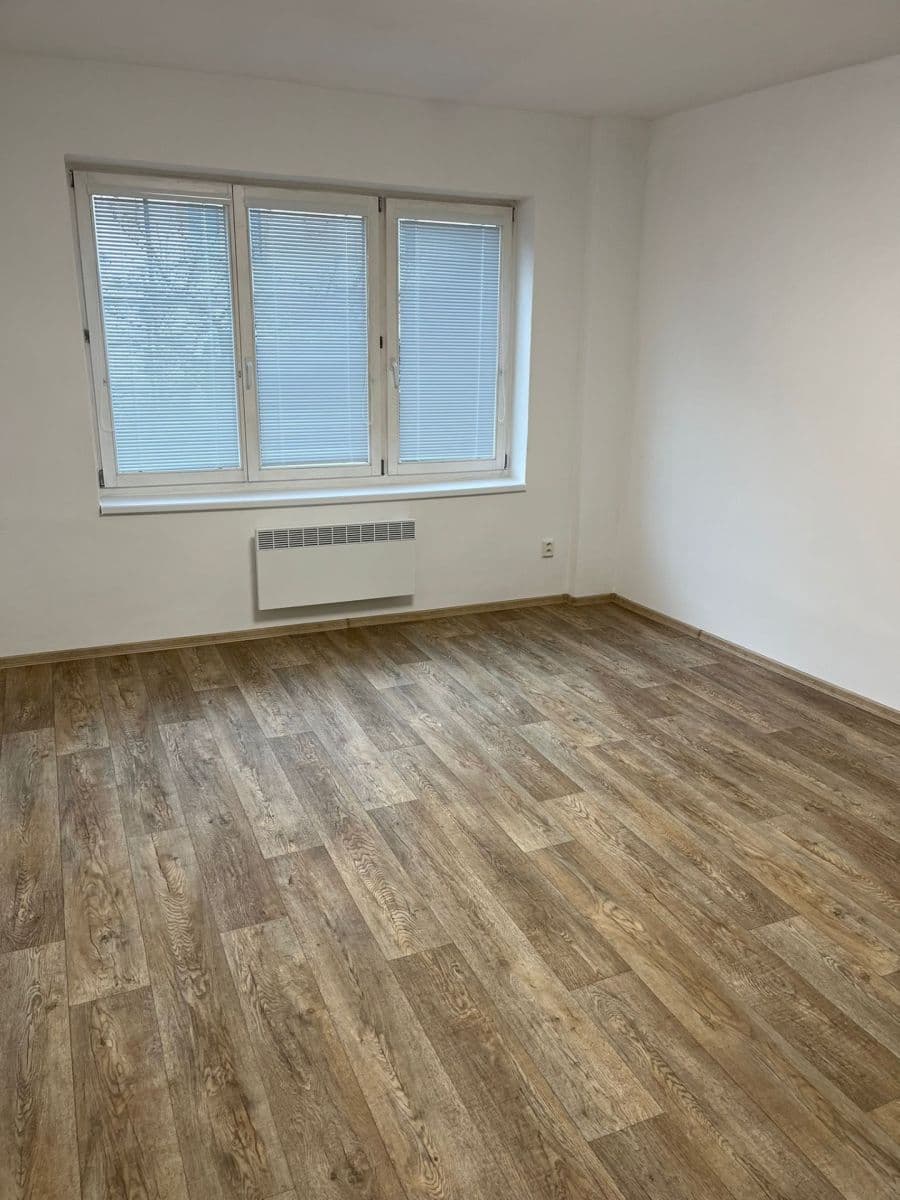 Pronájem bytu 1+kk 40 m², Klášterská, Jindřichův Hradec, Jihočeský kraj Pronájem bytu 1+kk 40 m², Klášterská, Jindřichův Hradec, Jihočeský kraj