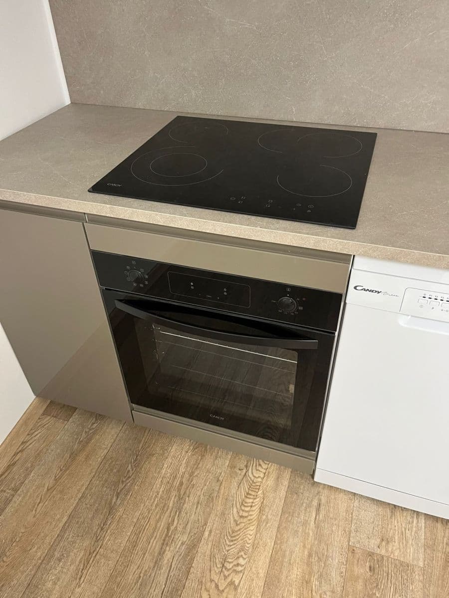 Pronájem bytu 1+kk 40 m², Klášterská, Jindřichův Hradec, Jihočeský kraj Pronájem bytu 1+kk 40 m², Klášterská, Jindřichův Hradec, Jihočeský kraj
