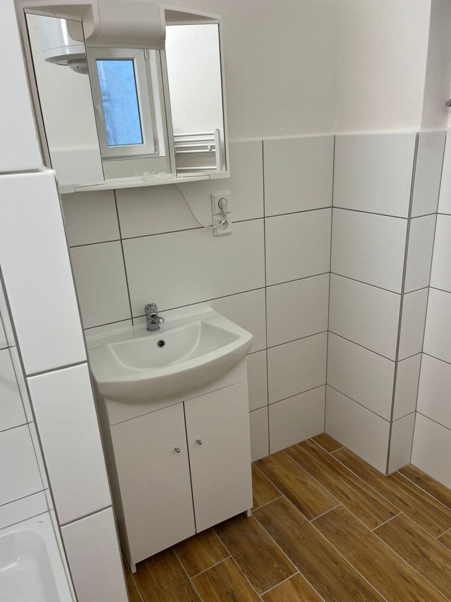 Pronájem bytu 1+kk 40 m², Klášterská, Jindřichův Hradec, Jihočeský kraj Pronájem bytu 1+kk 40 m², Klášterská, Jindřichův Hradec, Jihočeský kraj