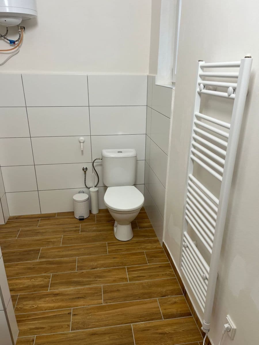 Pronájem bytu 1+kk 40 m², Klášterská, Jindřichův Hradec, Jihočeský kraj Pronájem bytu 1+kk 40 m², Klášterská, Jindřichův Hradec, Jihočeský kraj