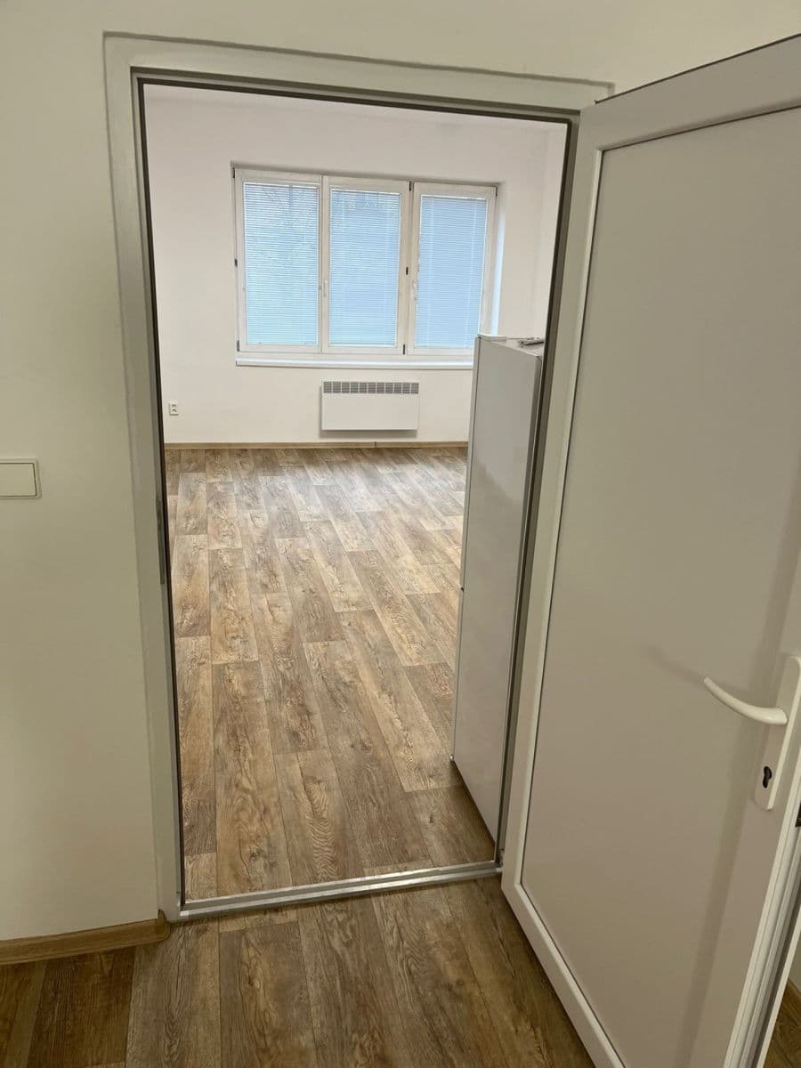 Pronájem bytu 1+kk 40 m², Klášterská, Jindřichův Hradec, Jihočeský kraj Pronájem bytu 1+kk 40 m², Klášterská, Jindřichův Hradec, Jihočeský kraj
