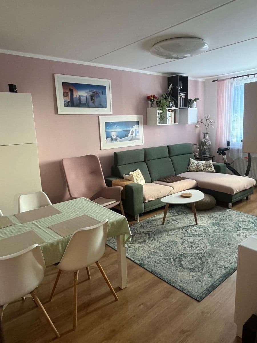 Prodej bytu 3+1 78 m², Otradovická, Praha, Praha Prodej bytu 3+1 78 m², Otradovická, Praha, Praha