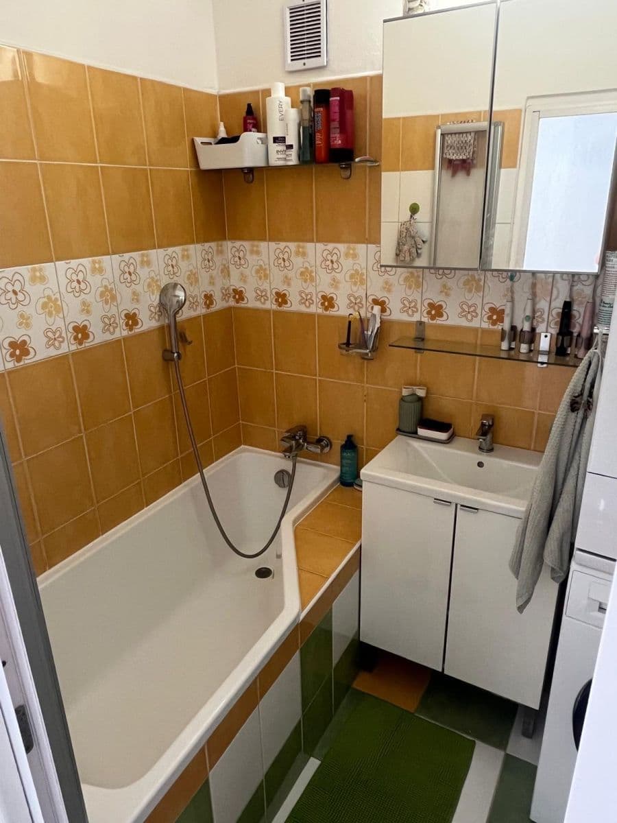 Prodej bytu 3+1 78 m², Otradovická, Praha, Praha Prodej bytu 3+1 78 m², Otradovická, Praha, Praha