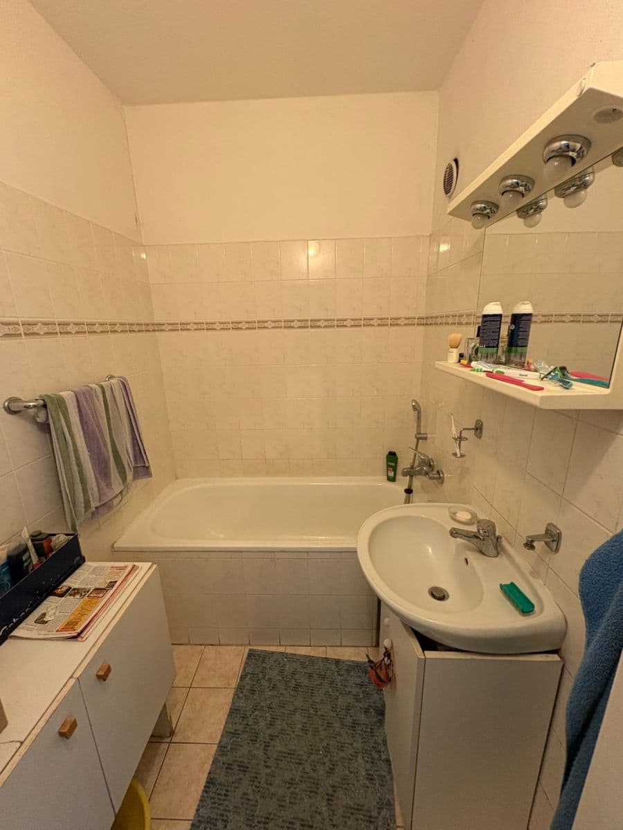Pronájem bytu 4+1 97 m², Renoirova, Praha, Praha Pronájem bytu 4+1 97 m², Renoirova, Praha, Praha