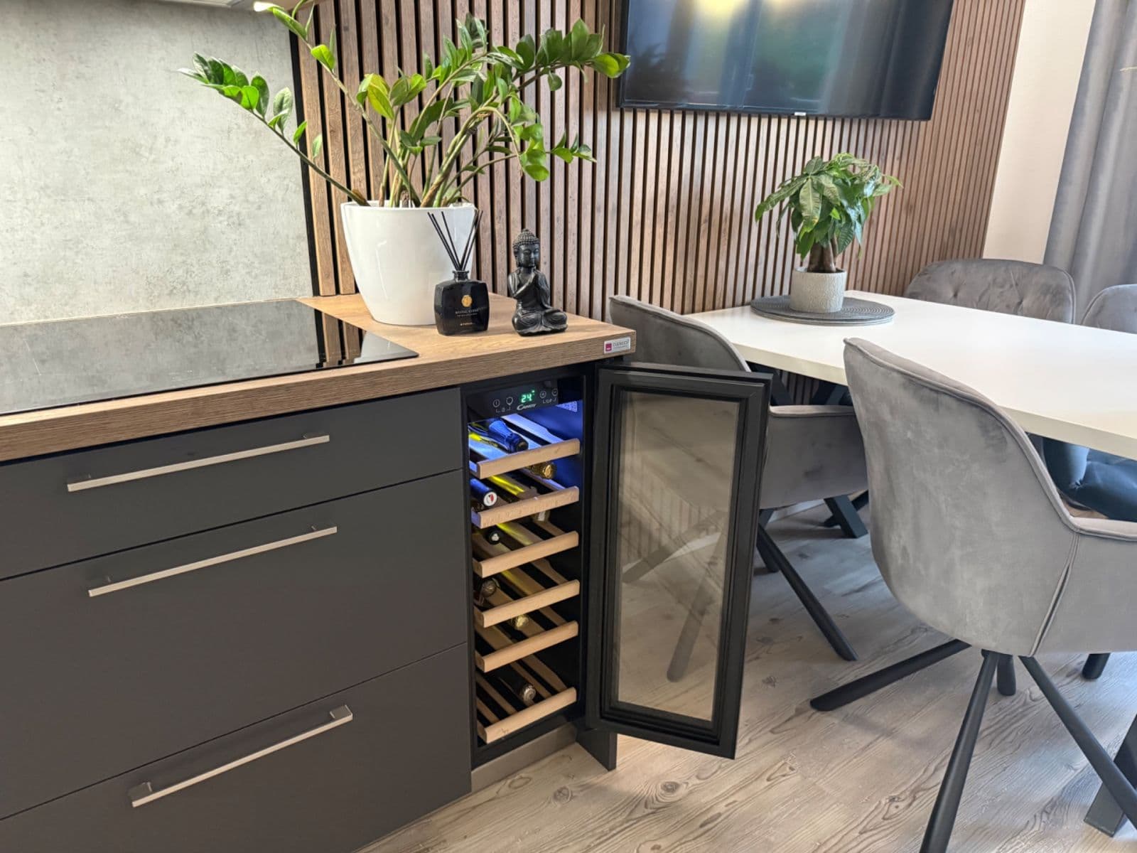 Pronájem bytu 2+kk 67 m², U Sportovní školy, Pardubice, Pardubický kraj Pronájem bytu 2+kk 67 m², U Sportovní školy, Pardubice, Pardubický kraj