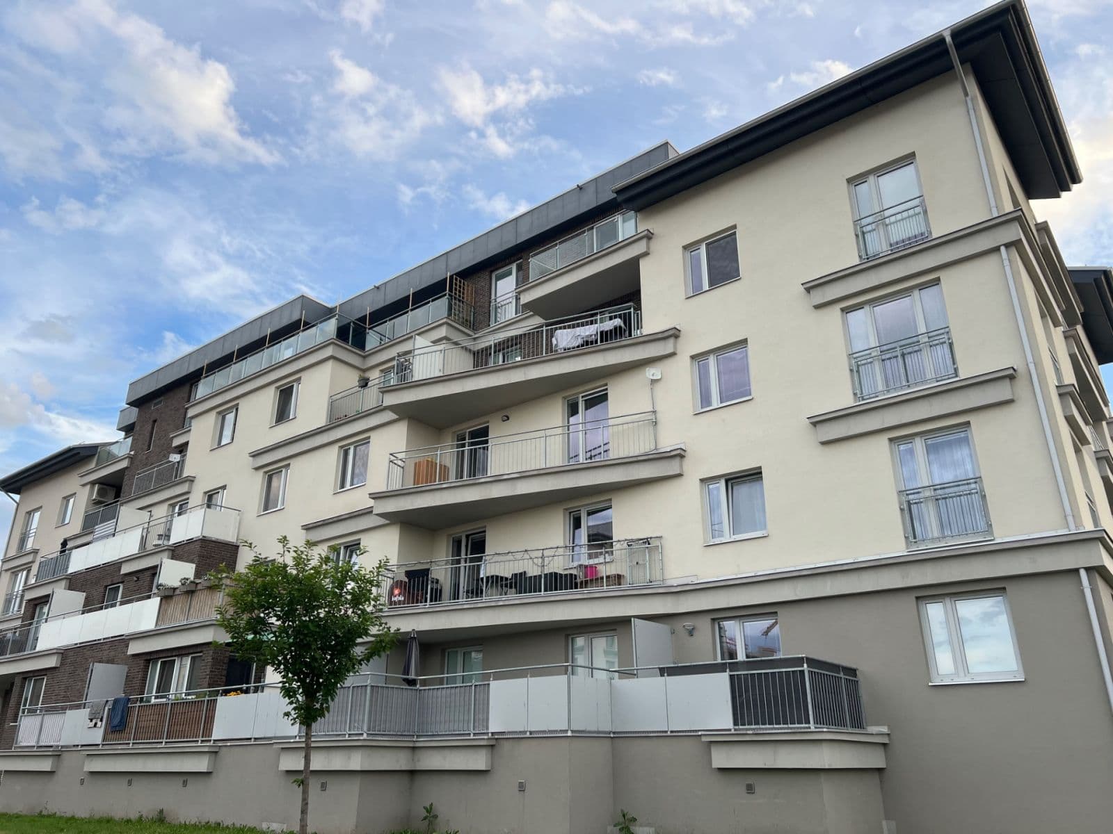 Pronájem bytu 2+kk 67 m², U Sportovní školy, Pardubice, Pardubický kraj Pronájem bytu 2+kk 67 m², U Sportovní školy, Pardubice, Pardubický kraj