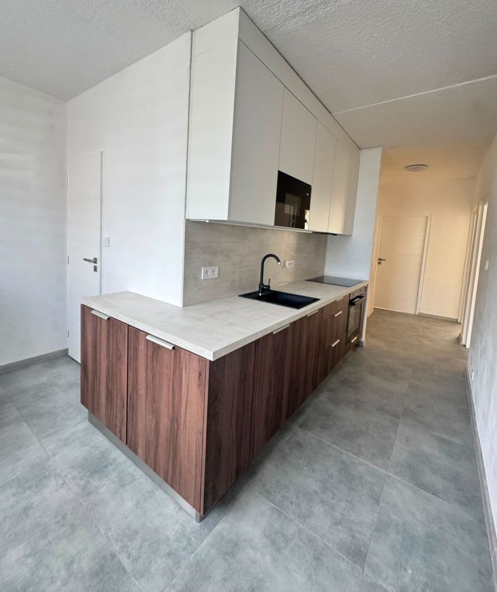 Pronájem bytu 3+1 70 m², Družstevní, Třebíč, Kraj Vysočina Pronájem bytu 3+1 70 m², Družstevní, Třebíč, Kraj Vysočina