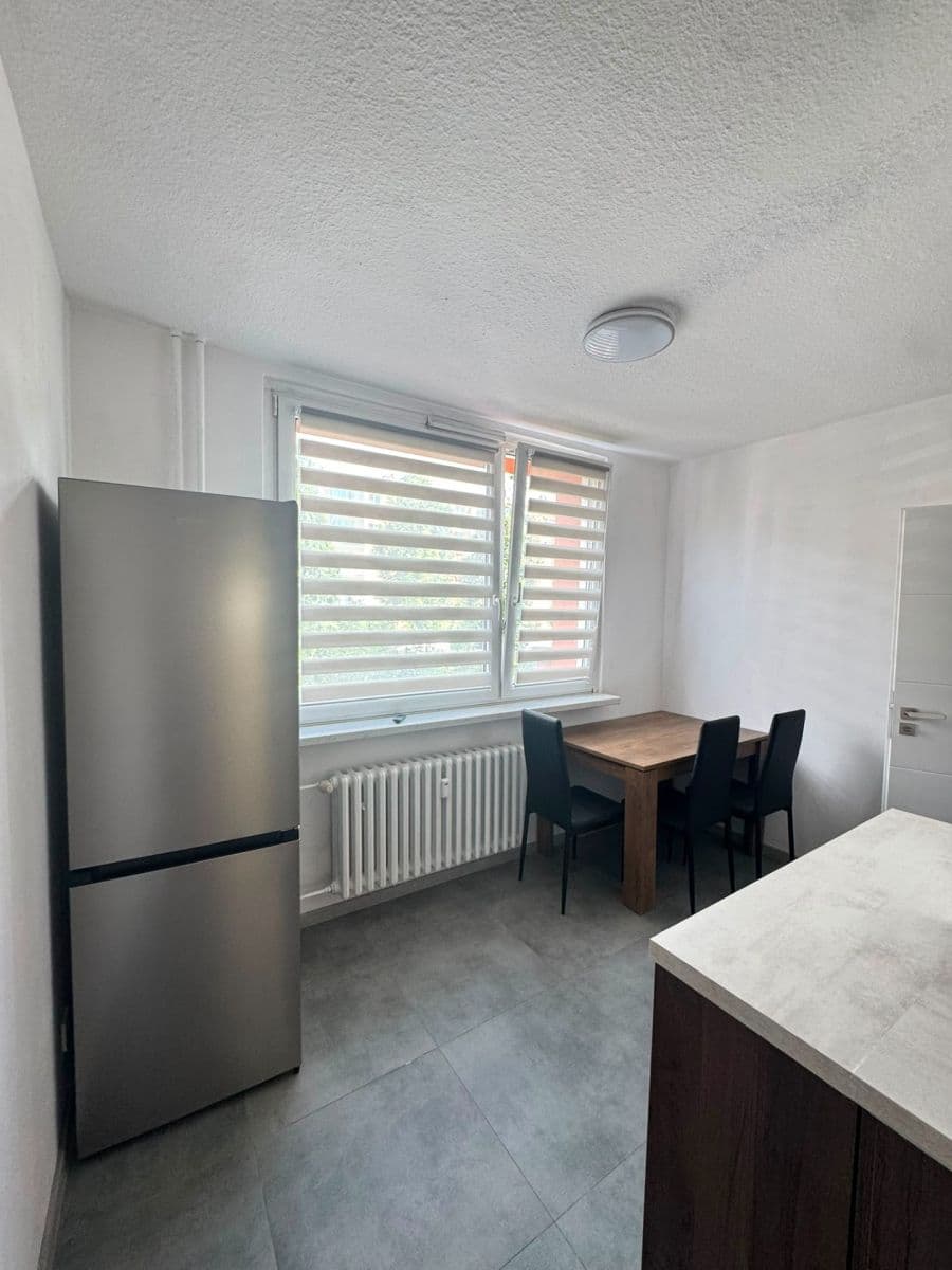 Pronájem bytu 3+1 70 m², Družstevní, Třebíč, Kraj Vysočina Pronájem bytu 3+1 70 m², Družstevní, Třebíč, Kraj Vysočina