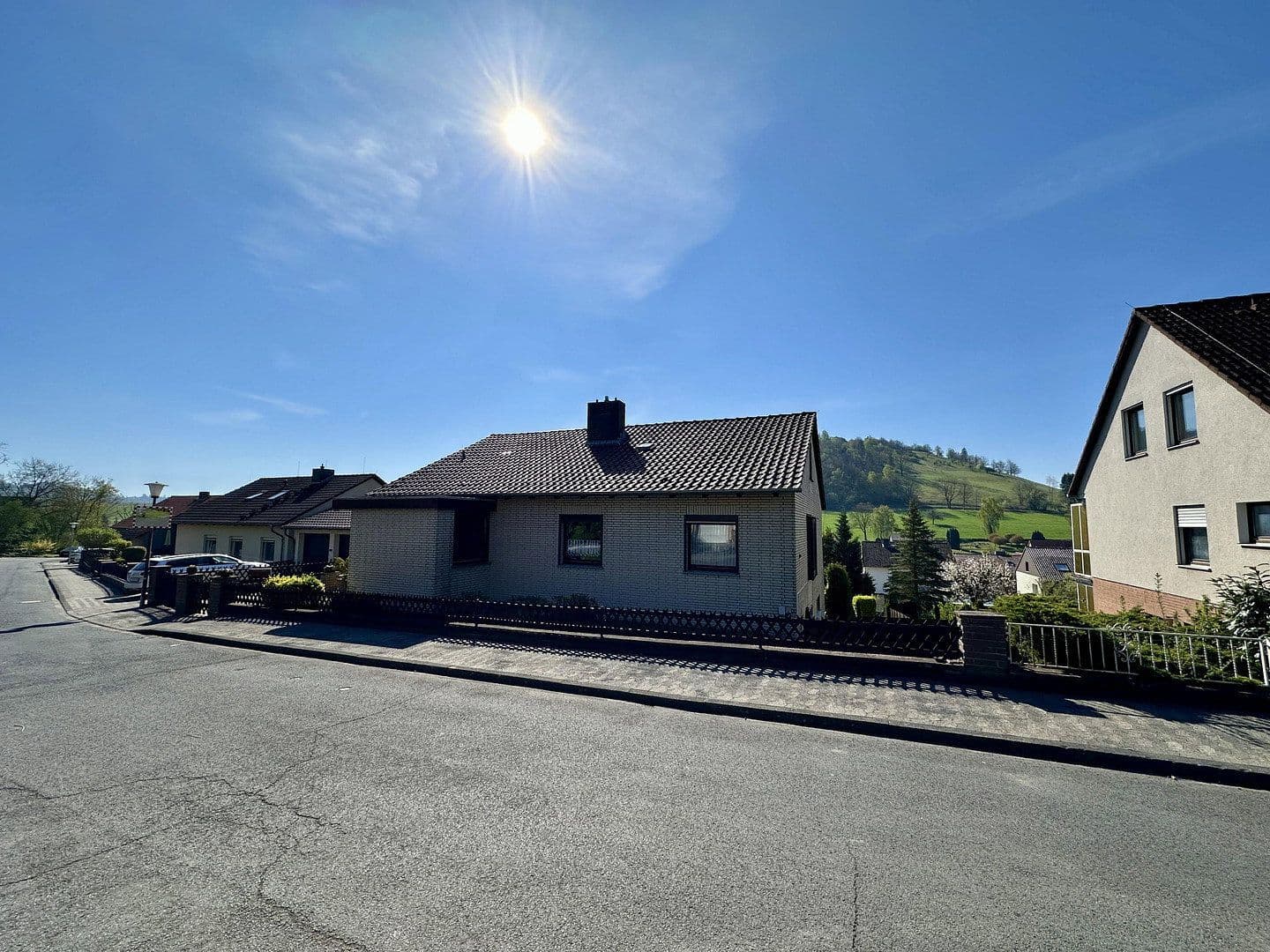 Prodej domu 230 m², pozemek 750 m², Am Hainberg 42, Moringen, Dolní Sasko Prodej domu 230 m², pozemek 750 m², Am Hainberg 42, Moringen, Dolní Sasko