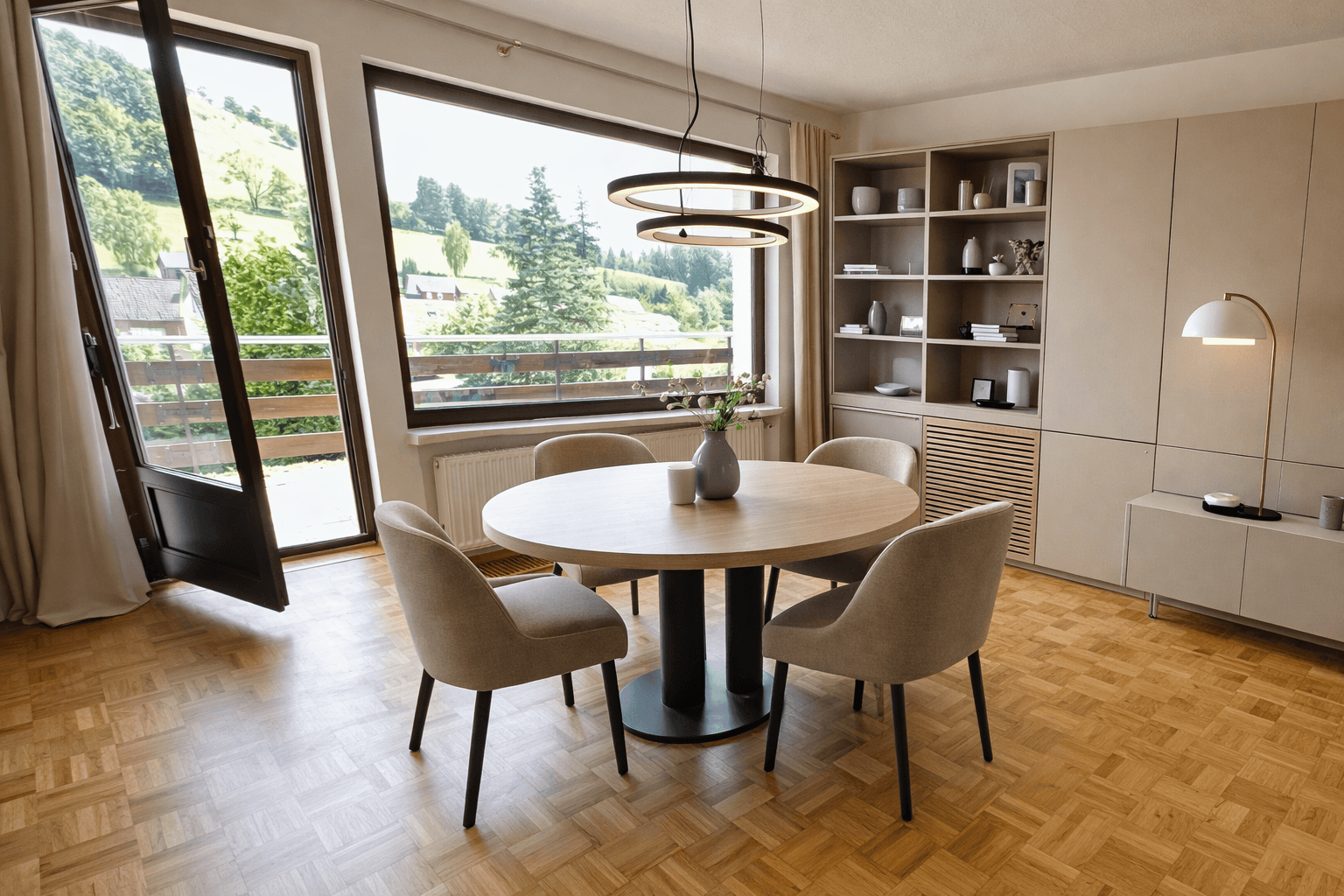 Prodej domu 230 m², pozemek 750 m², Am Hainberg 42, Moringen, Dolní Sasko Prodej domu 230 m², pozemek 750 m², Am Hainberg 42, Moringen, Dolní Sasko
