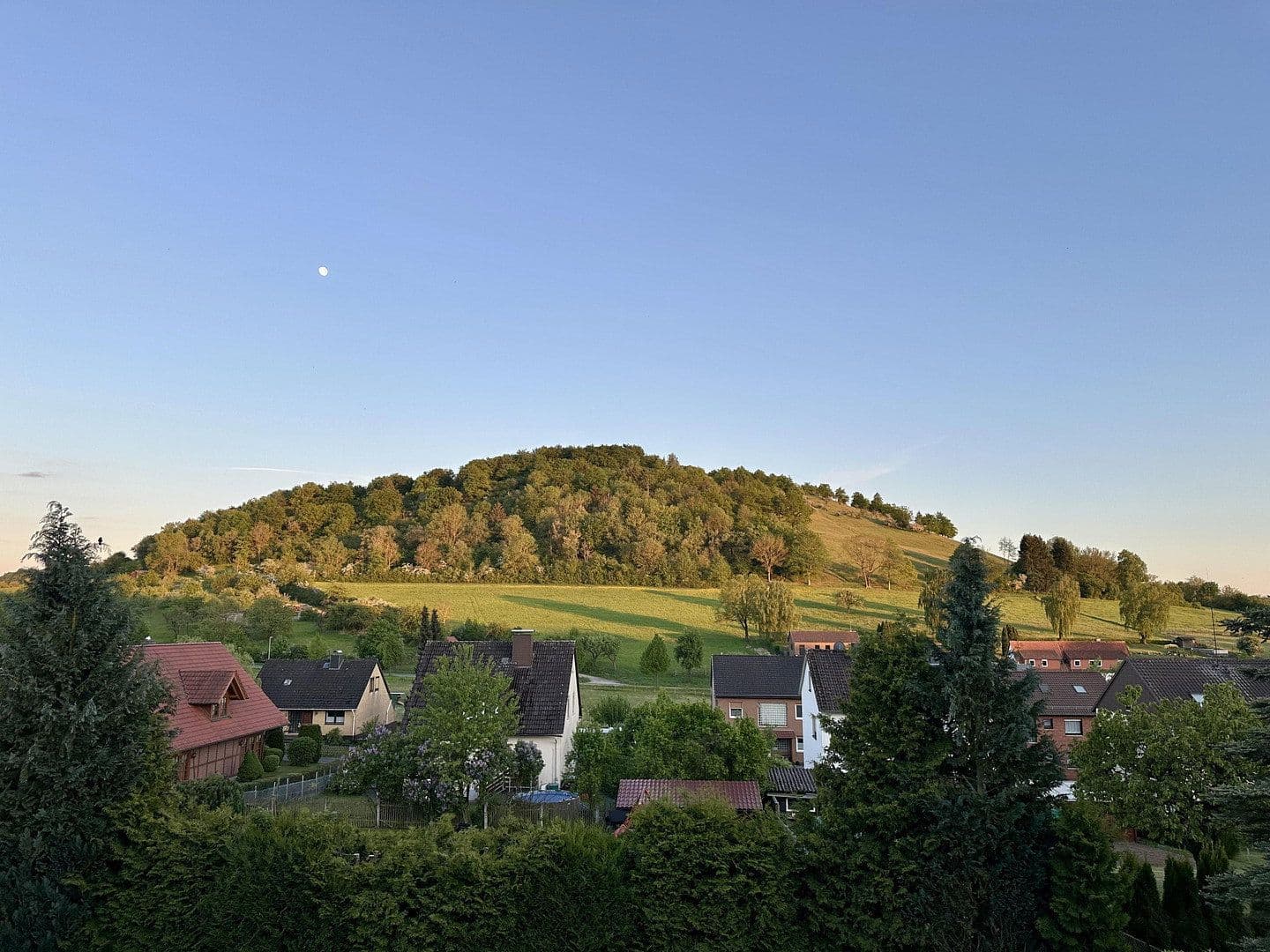 Prodej domu 230 m², pozemek 750 m², Am Hainberg 42, Moringen, Dolní Sasko Prodej domu 230 m², pozemek 750 m², Am Hainberg 42, Moringen, Dolní Sasko