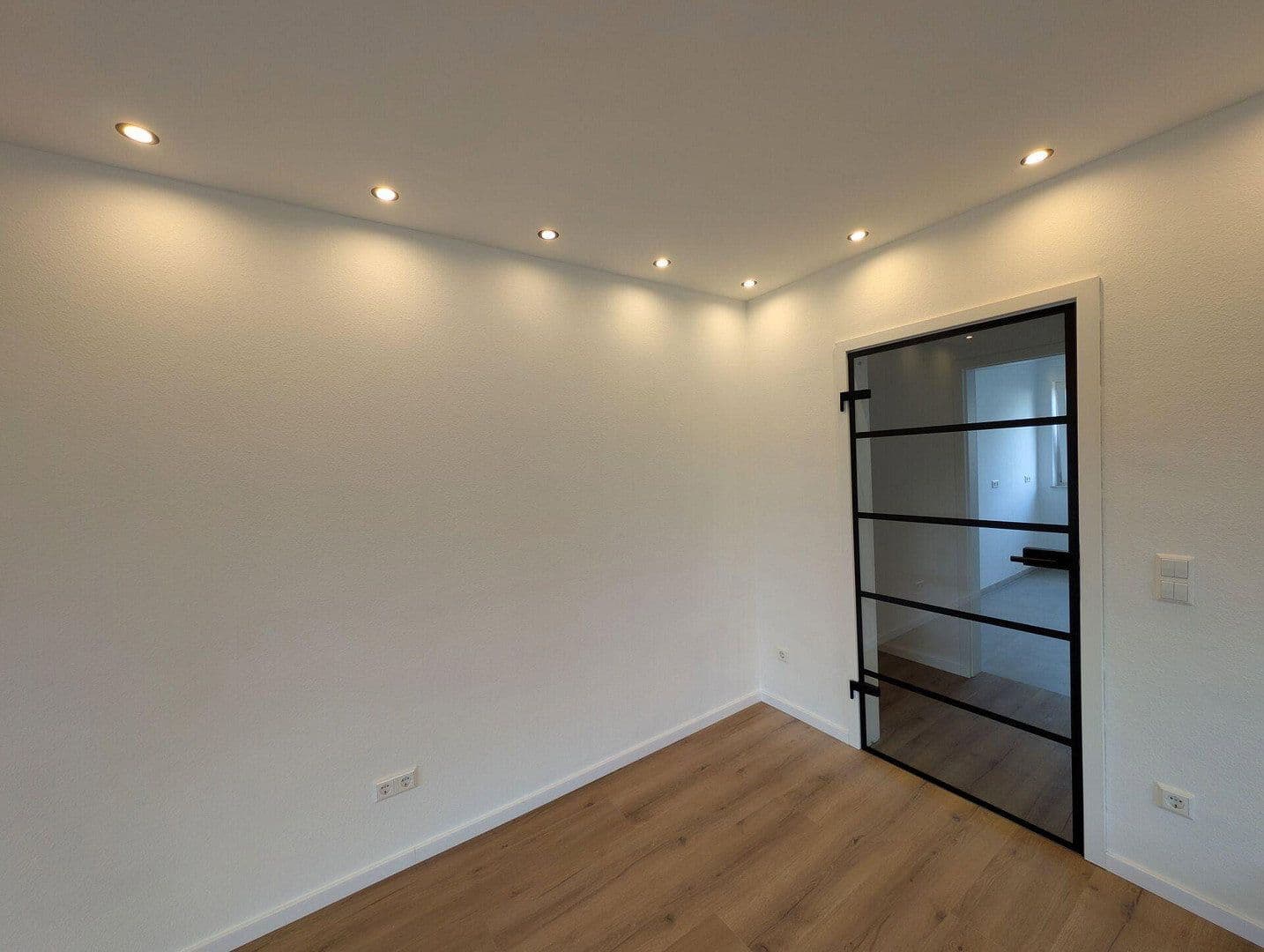 Pronájem bytu 4+1 96 m², Stöckhofstraße 1, Leonberg, Bádensko-Württembersko Pronájem bytu 4+1 96 m², Stöckhofstraße 1, Leonberg, Bádensko-Württembersko