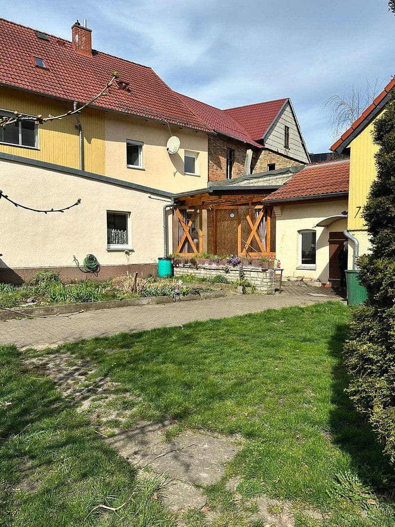 Prodej domu 250 m², pozemek 590 m², Steinweg 21, Hötensleben, Sasko-Anhaltsko Prodej domu 250 m², pozemek 590 m², Steinweg 21, Hötensleben, Sasko-Anhaltsko