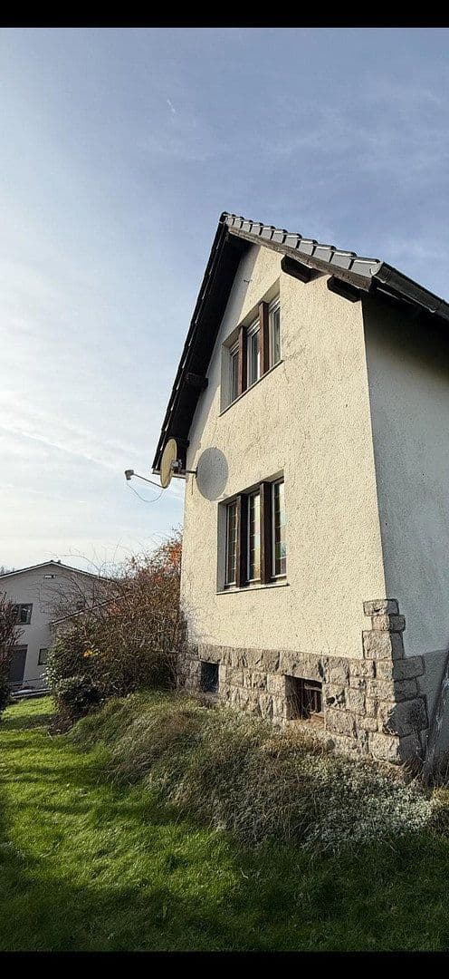 Prodej domu 120 m², pozemek 615 m², Klosterstraße 12, Mengerskirchen, Hessen Prodej domu 120 m², pozemek 615 m², Klosterstraße 12, Mengerskirchen, Hessen